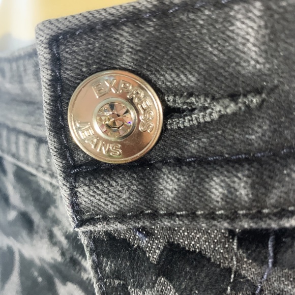 EXPRESS - Picture 8 of 16